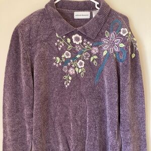 Super soft purple Alfred Dunner top with floral embroidery. Size XL.